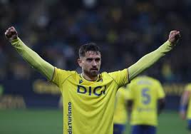 Este Cádiz CF vuela, manda y sabe sufrir (3-2)