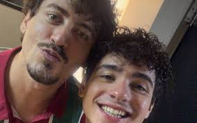 Ator de Quem Ama Cuida se manifesta sobre suposto affair com Jesuita Barbosa