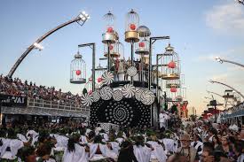 Carnaval em SP tem previsão de sol, calor de 30°C e pancadas de chuva à tarde