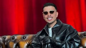 Rauw Alejandro Honra sus Raíces con 'Besito en la Frente' Grabado con iPhone