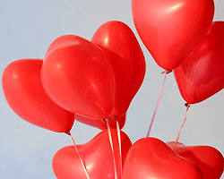 Heart-shaped balloons for wedding decoration in Kuwait