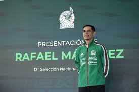 México asiste optimista a su renovación: Sale Aguirre, entran Rafa Márquez y Juanma Lillo