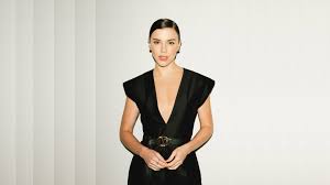 Alice Wegmann: Mansão Nova, Sucesso na TV e Amor! 🏡❤️