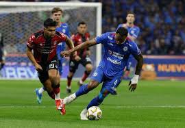 Cruz Azul cumple y también avanza