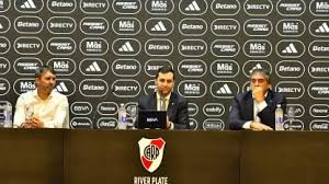 Eduardo Coudet: El nuevo entrenador de River Plate y su compromiso con ganar campeonatos