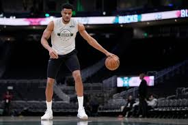 Amid trade rumors, Giannis Antetokounmpo holds rehab session before Bucks game - The Athletic
