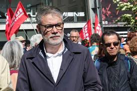 1ᵉʳ-Mai : Olivier Faure, le premier secrétaire du PS, enfariné à Amiens, reçoit le soutien de son parti
