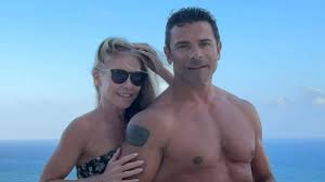Kelly Ripa's Retainer: The Secret Signal to Mark Consuelos
