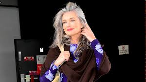 Paulina Porizkova: Supermodel zeigt sich mit 60 ungeschminkt und authentisch