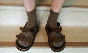 Résultat de recherche d'images pour "socks with sandals men"