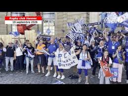 VIDÉO. Avant le match de rugby face au Stade Toulousain, les fans du RC Vannes chantent dans le centre-ville de Rennes — Ouest-France