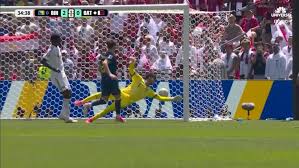 Autogol de Sultan Albrake de cabeza tras el tiro de Dzeko al arco, para el 2-0 de Bosnia ante Qatar
