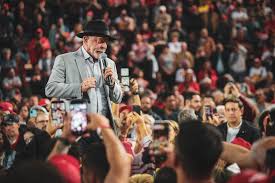 Lula tem 45% contra 36% de Flávio Bolsonaro no 1º Turno, diz pesquisa AtlasIntel/Bloomberg