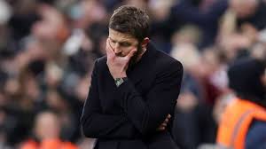 Transfer blow for Man Utd as world-class left-back set to stay in Germany