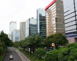 Image of Sudirman Street di Jakarta pada siang hari