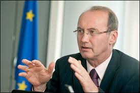 Othmar Karas &quot;A banking union in the euro area is a logical step forward&quot; - Karas. Extending loans, collecting interest and making a profit for their banks: ... - 20120627PHT01011_original