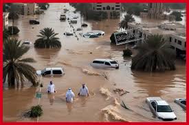 سیل در عربستان خیابان ها را به زیر آب برد +فیلم