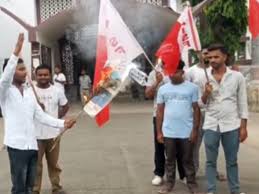मगध विश्वविद्यालय गेट के सामने कुलपति का पुतला दहन: गया में AISF ने ने मनमानी का लगाया आरोप, आंदोलन की दी च…