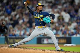 El bullpen de Milwaukee hace creer a los Cerveceros que pueden ganar su primera Serie Mundial