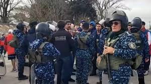 Tras el episodio del micro baleado en Uruguay, reforzaron los controles a hinchas de Nacional en la previa del partido ante Tigre