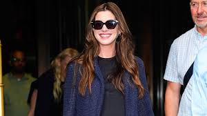 Anne Hathaway Just Wore the Closed-Toe Summer Shoe Trend I Keep Spotting on Fashion People In Europe