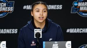 Azzi Fudd's response to Paige Bueckers question creates more WNBA Draft intrigue
