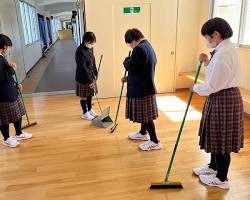 掃除をしている様子の画像