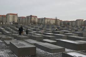 Resultado de imagem para monumento aos judeus mortos em berlim