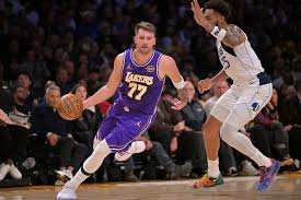 Injury Notes: Lakers, Booker, Flagg, Strus, Claxton