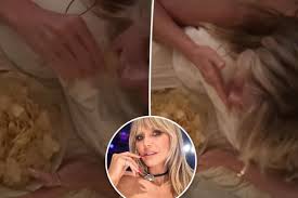 Heidi Klum gets cheeky butt massage while shamelessly chowing down on chips