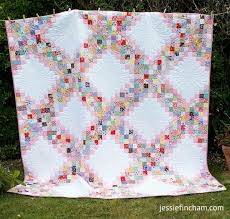 Résultat de recherche d'images pour "scrappy irish chain quilt pattern"