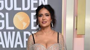 Salma Hayek al lado de Channing Tatum con vestido de red completamente transparente para premier de “La Última Bailarina de Magic Mike”