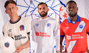 Olimpia presenta su nueva indumentaria