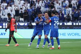 الهلال يرد عبر 365scores على حادثة ركل داروين نونيز لقميص الفريق
