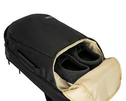 Imagen de los compartimentos interiores de la mochila Targus Work+