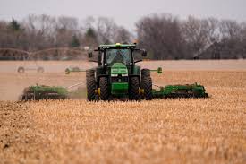 Iowa farmers face uncertainty as fertilizer prices surge amid Iran war, fear looming farm crisis
