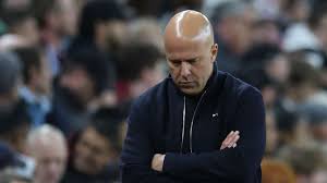«La situación iba a ir de mal en peor»: el exdelantero del Manchester United respalda la destitución de Arne Slot por el «ambiente tóxico» en Anfield