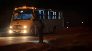 Sin pasajeros ni chofer, pero con pertenencias, hallan autobús encendido en Ciudad Valles