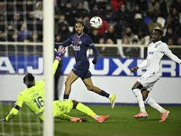 🇫🇷 PSG recupera el liderato de Ligue 1 con sufrida victoria ante Auxerre