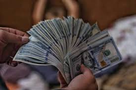 قیمت دلار در بازار آزاد ایران با ثبت رکوردی تازه از ۱۹۱ هزار تومان فراتر رفت