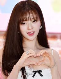 TWICE's Jeongyeon to Rebrand as Actress Yoo Jeong-yeon, Signs Exclusive Contract with VARO Entertainment, Joining Sister Gong Seung-yeon
