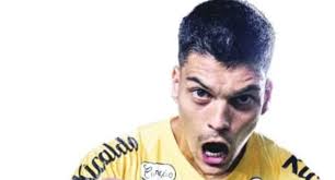 حارس سانتوس يقترب من حماية عرين النصر