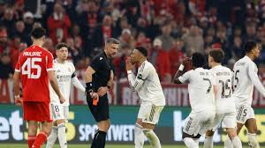 Adiós honorable, árbitro infame