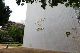 Fazenda mostra impacto do PIB na receita e reforça pressão nos juros