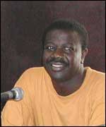 Oxyjeune boss Oumar Seck Ndiaye, BBC. Ndiaye: Personal stories bring issues ... - _38295813_radiooxy-bbc150