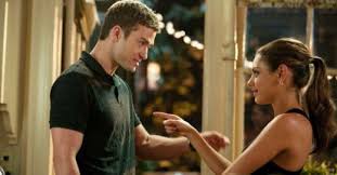 Resultado de imagen para mujer riendo y viendo a su hombre