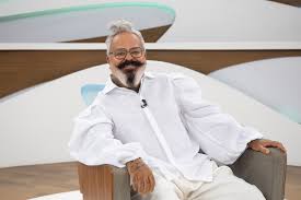 Roda Viva recebe Ronaldo Fraga nesta segunda-feira (19) e debate moda, cultura e identidade brasileira