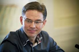 Pääministeri Jyrki Katainen YLE Radio Suomen pääministerin haastattelutunnilla Kesärannassa Helsingissä 17. helmikuuta. Prime Minister Jyrki Katainen at his ... - LKS%2Bjyrki%2Bkatainen%2Bp%25C3%25A4%25C3%25A4ministerin%2Bhaastattelutunti