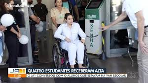 Quatro estudantes recebem alta após acidente que matou cinco colegas