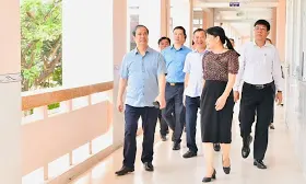 Bộ trưởng Nguyễn Kim Sơn kiểm tra chuẩn bị thi tốt nghiệp THPT tại Hậu Giang